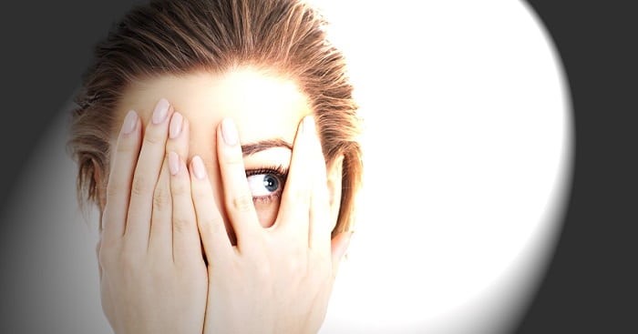 تبخال چشم چیست و چگونه می‌ توان آن را درمان کرد
