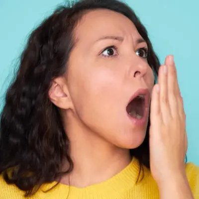 علت بوی بد دهان با وجود مسواک زدن؛ 7 دلیل پنهان