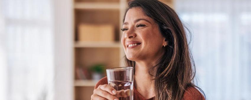 چگونه با نوشیدن آب انواع بیماری‌ها را دور کنیم؟